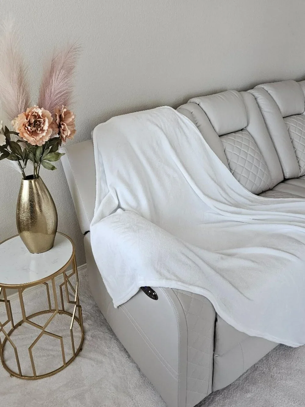 Soft White Plush Blanket for Cozy Comfort